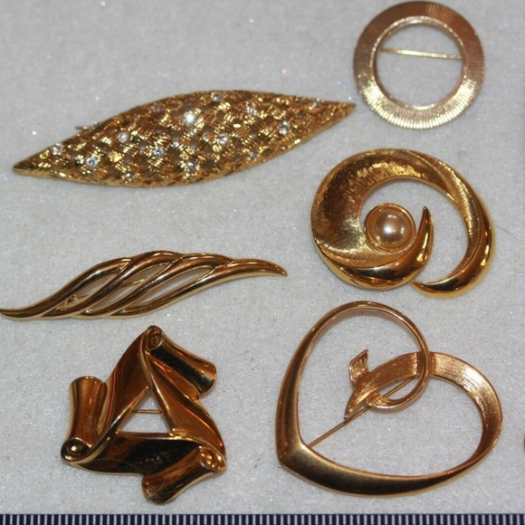 (10) Vintage Gold Tone Rhinestone Pearl Brooch Pin - Picture 2 of 5